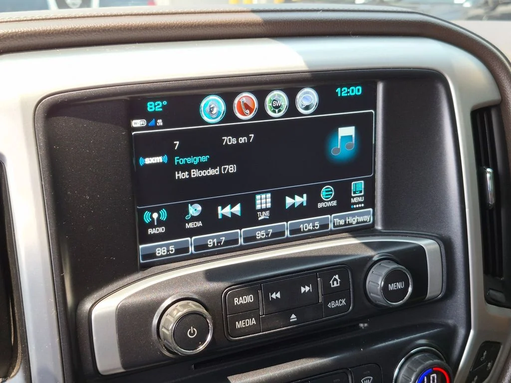 Used 2017 White GMC SLT image 18