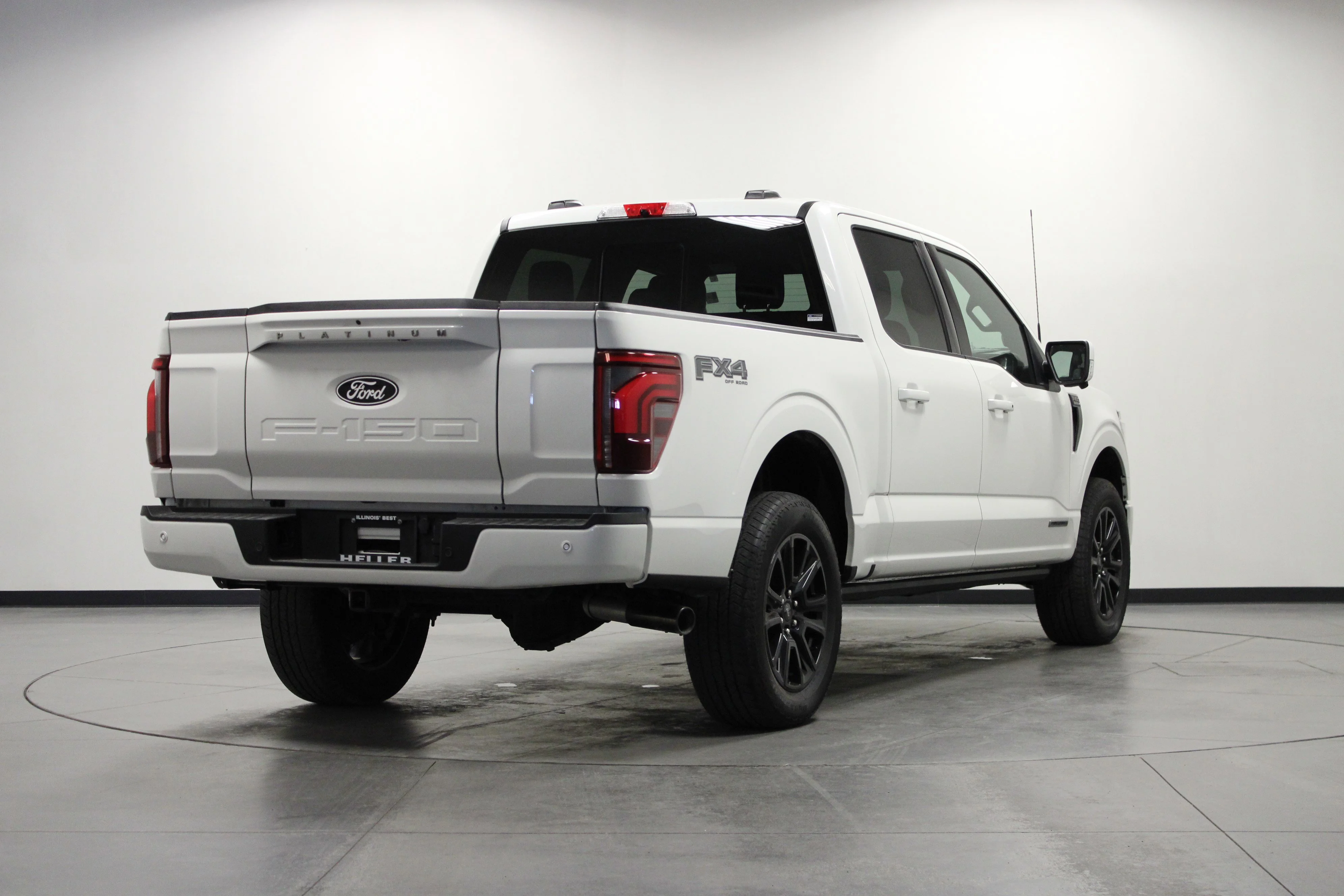 Used 2025 Star White Metallic Tri-Coat Ford Platinum image 4