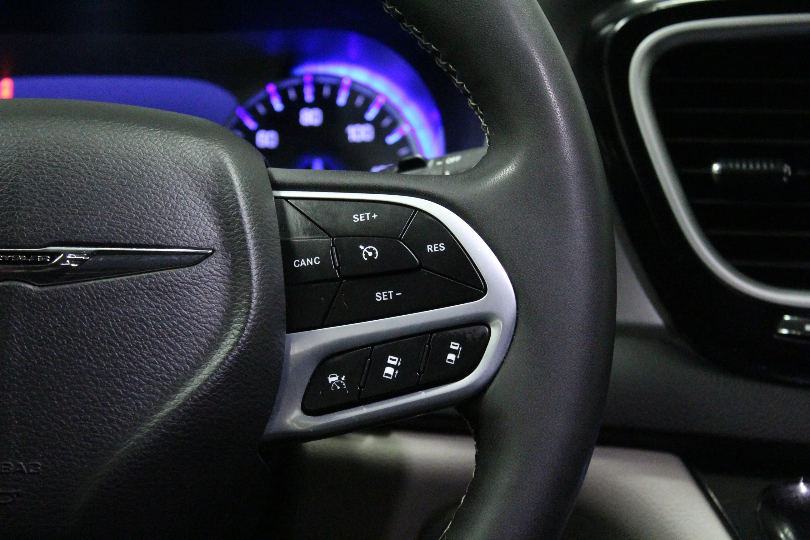 Used 2024 Silver Mist Clearcoat Chrysler Touring L image 24