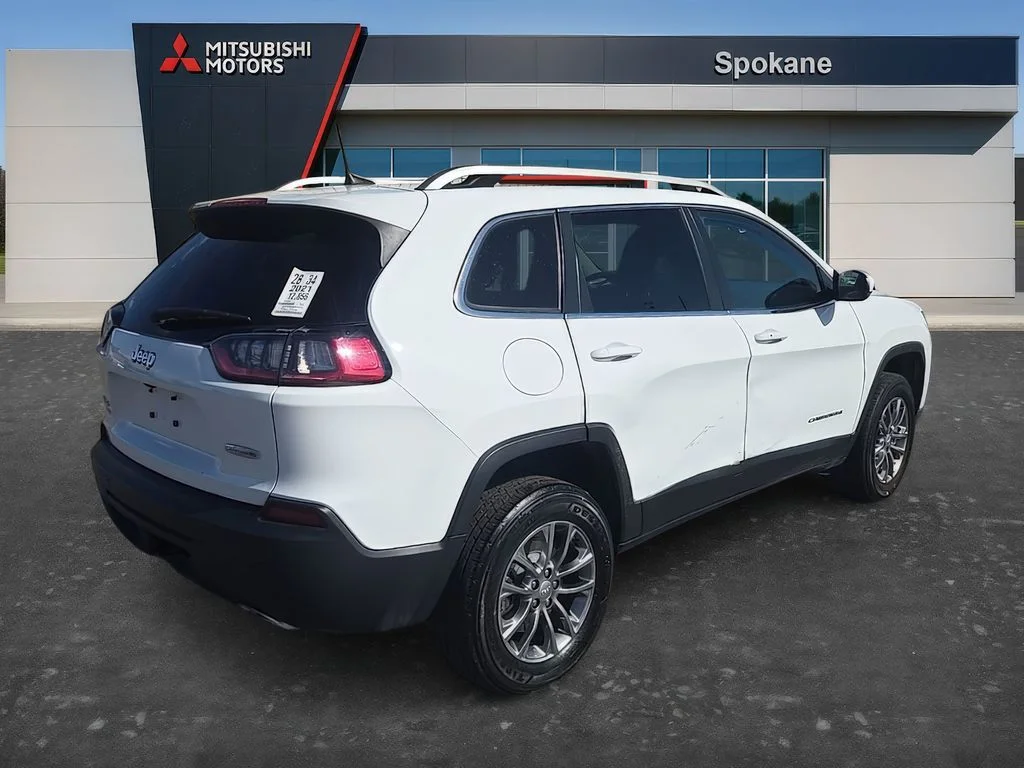 Used 2021 Bright White Clearcoat Jeep Latitude Lux image 3