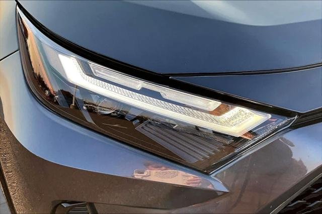 Certified Used 2025 MAGNETIC GRAY MET. Toyota  image 27
