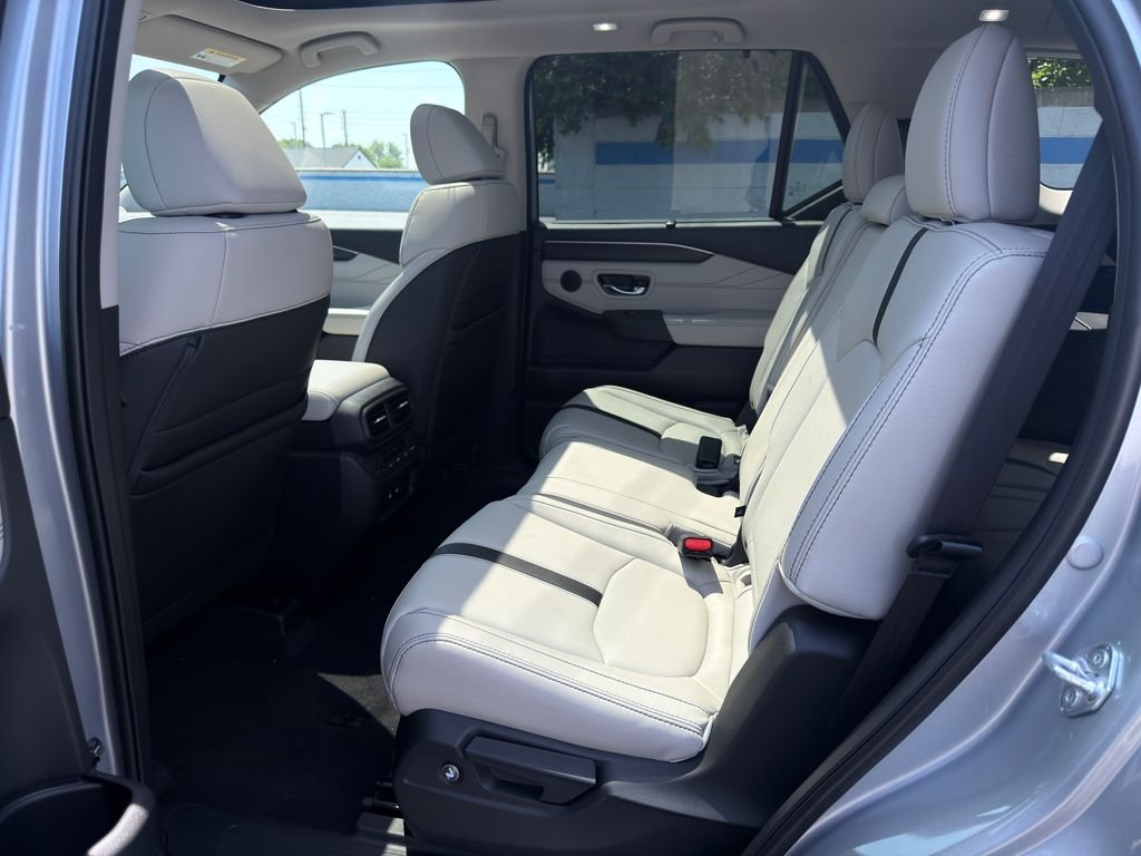 New 2026 Solar Silver Metallic Honda Touring image 19