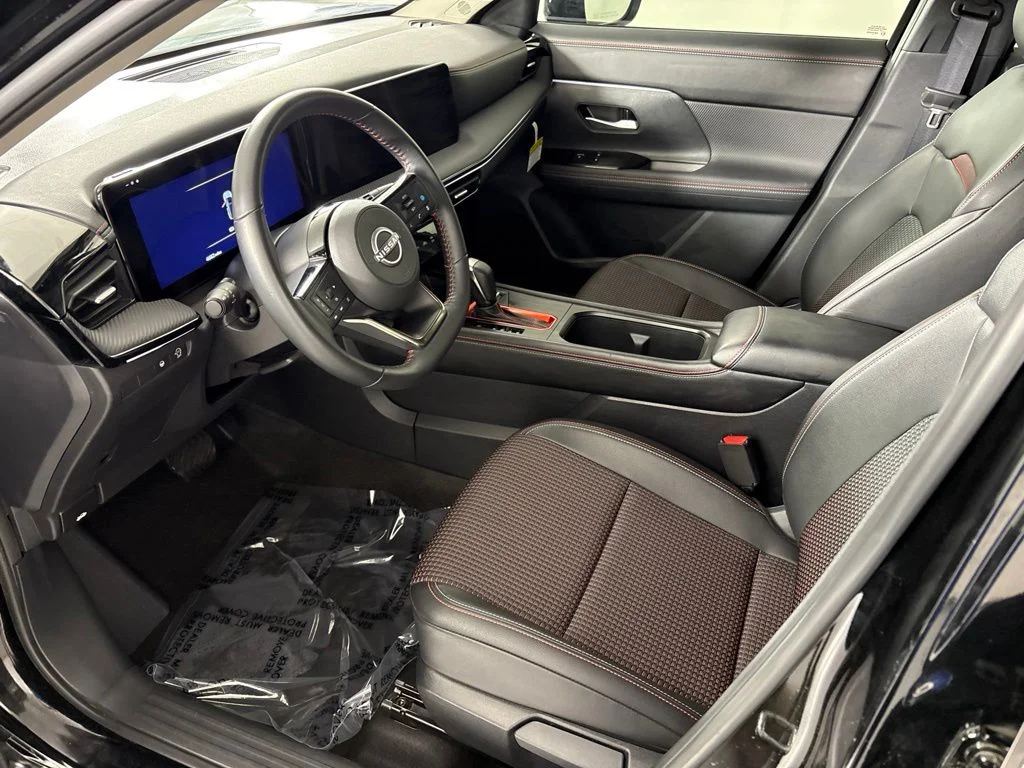 Used 2025 Black Nissan SR image 26