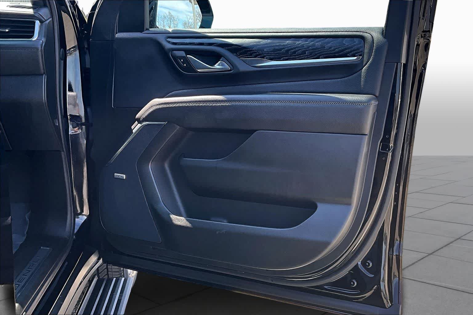 Used 2023 Onyx Black GMC Denali image 23