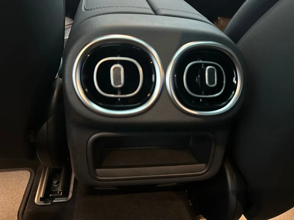 New 2027 White Mercedes-Benz GLC 300 image 24