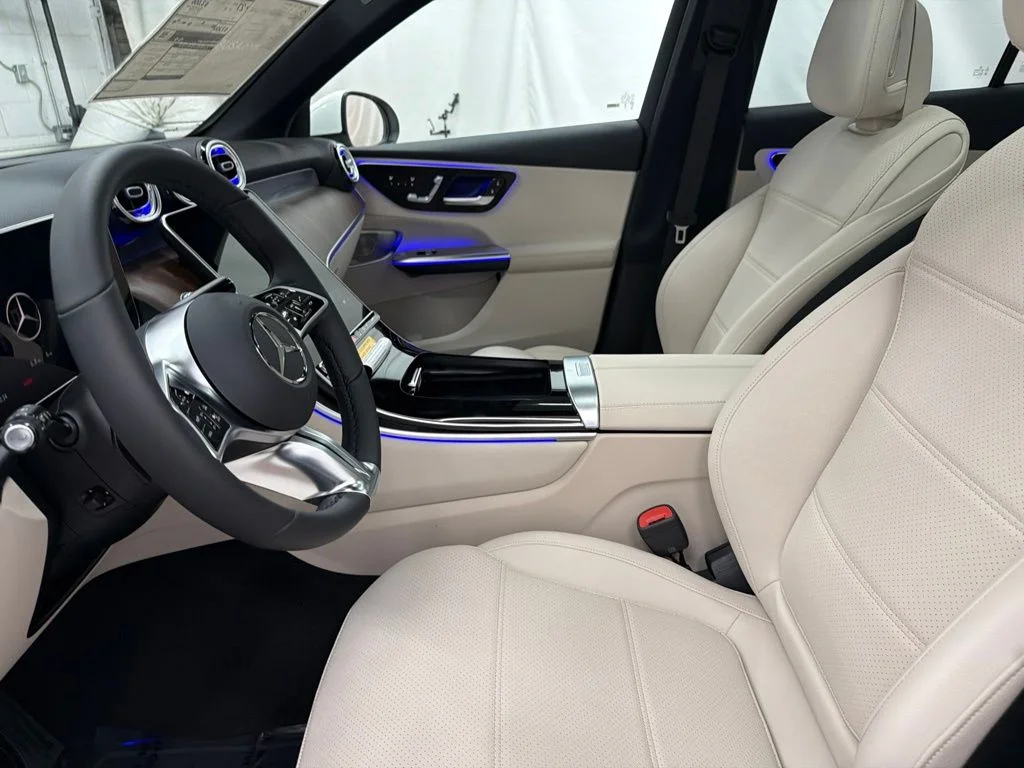 New 2027 White Mercedes-Benz GLC 300 image 14