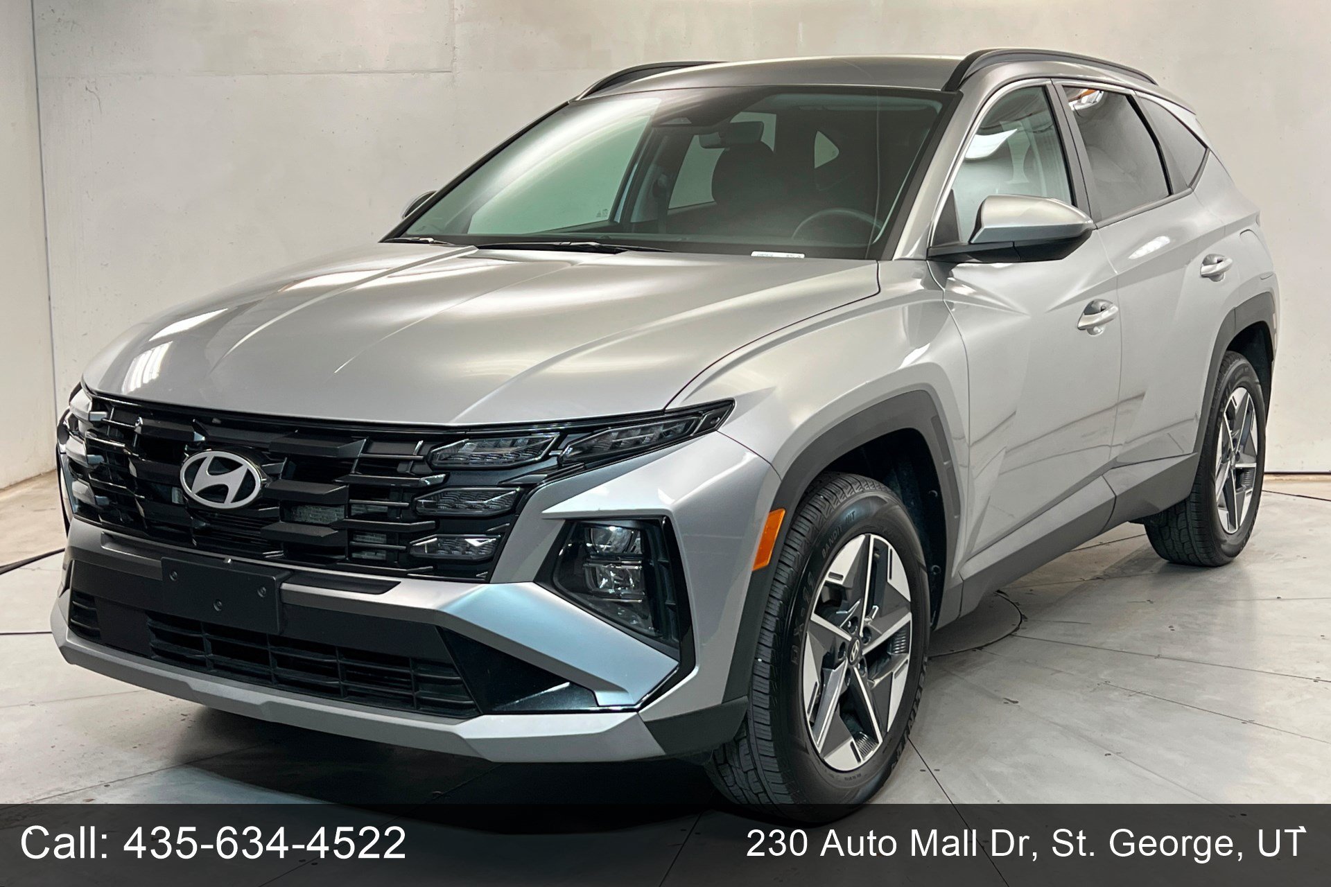 Used 2025 Shimmering Silver Hyundai SEL image 1