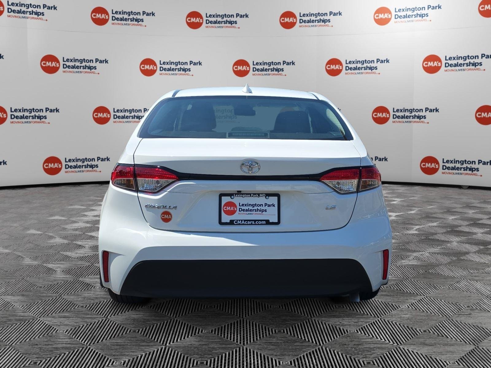 Used 2025 Ice Cap Toyota LE image 6