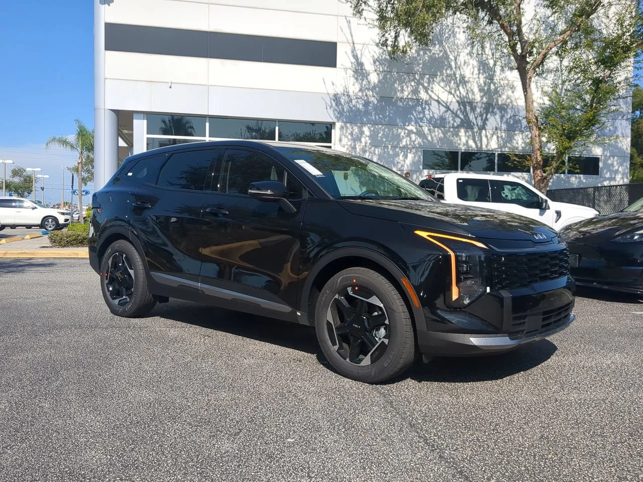 New 2027 Fusion Black Kia S image 2