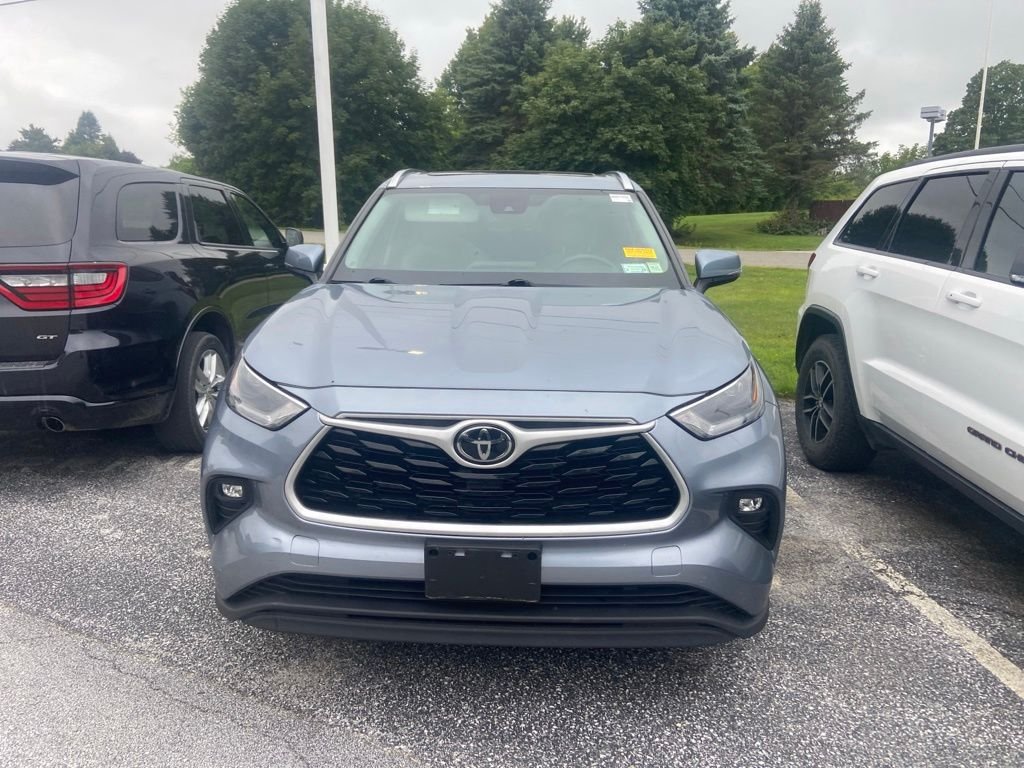 Used 2021 Moon Dust Toyota XLE image 2