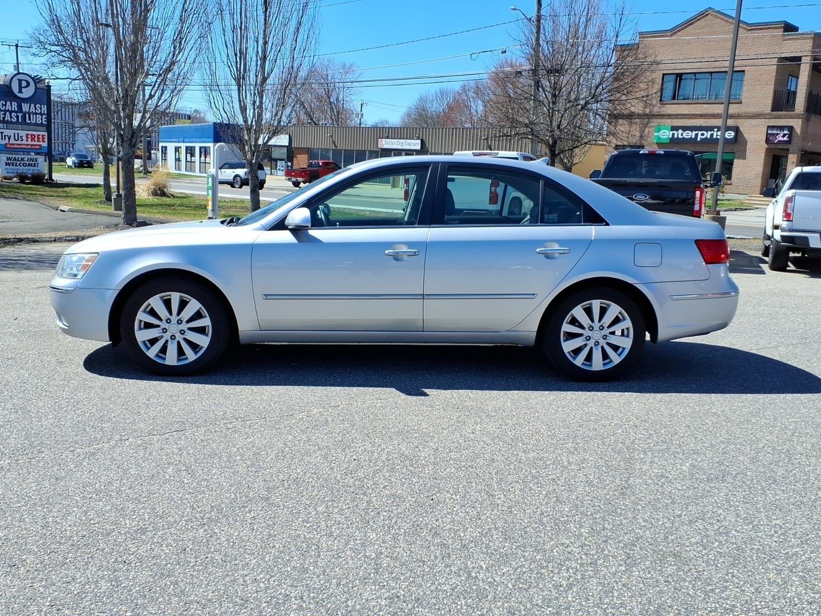 Used 2009 Bright Silver Hyundai Limited image 7