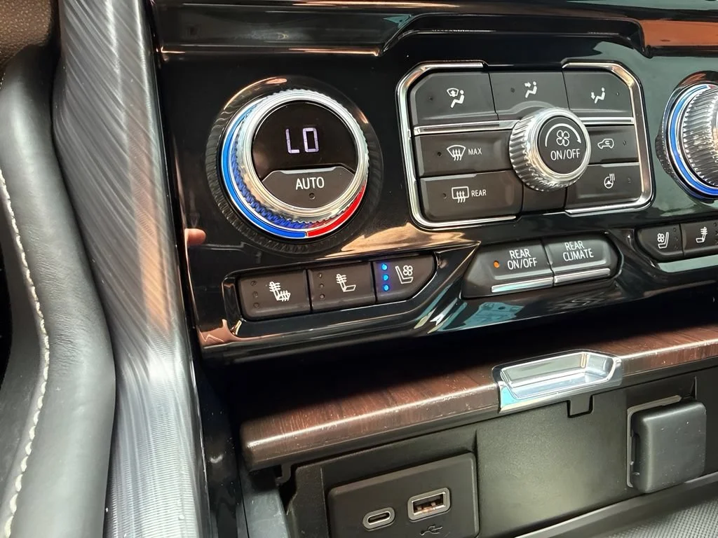 Used 2023 White Frost Tricoat GMC Denali Ultimate image 27