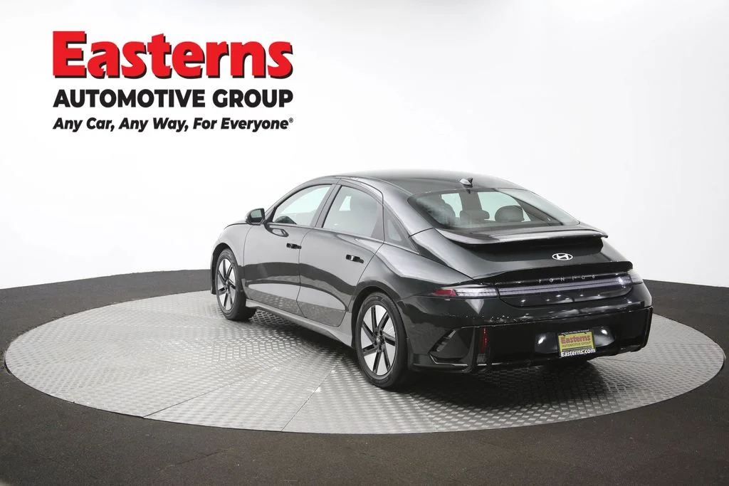 Used 2024 Green Hyundai SE image 34
