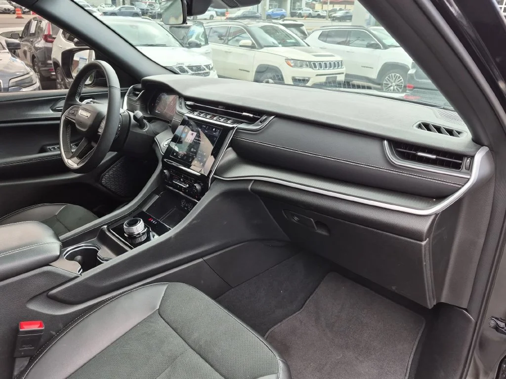 Used 2025 Black Jeep Altitude X image 25