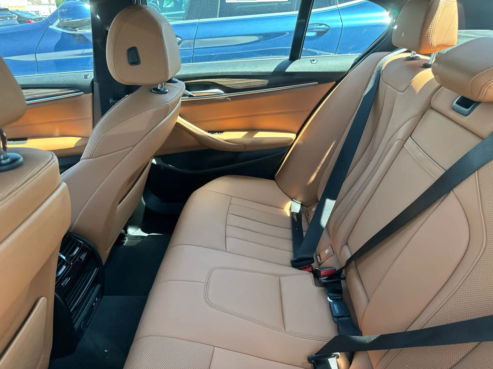 Used 2023 Alpine White BMW 530i xDrive image 18