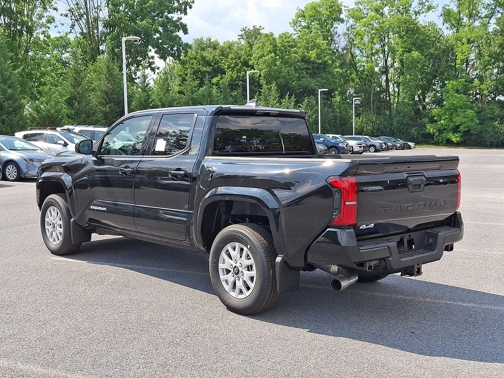 2026 Toyota Tacoma SR5 - Photo 8