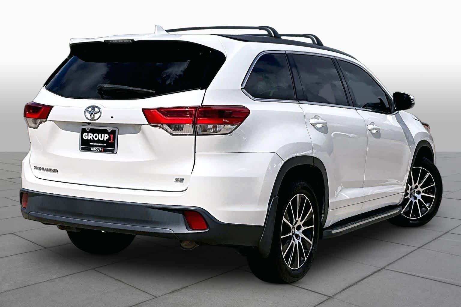 Used 2018 Blizzard Pearl Toyota SE image 19
