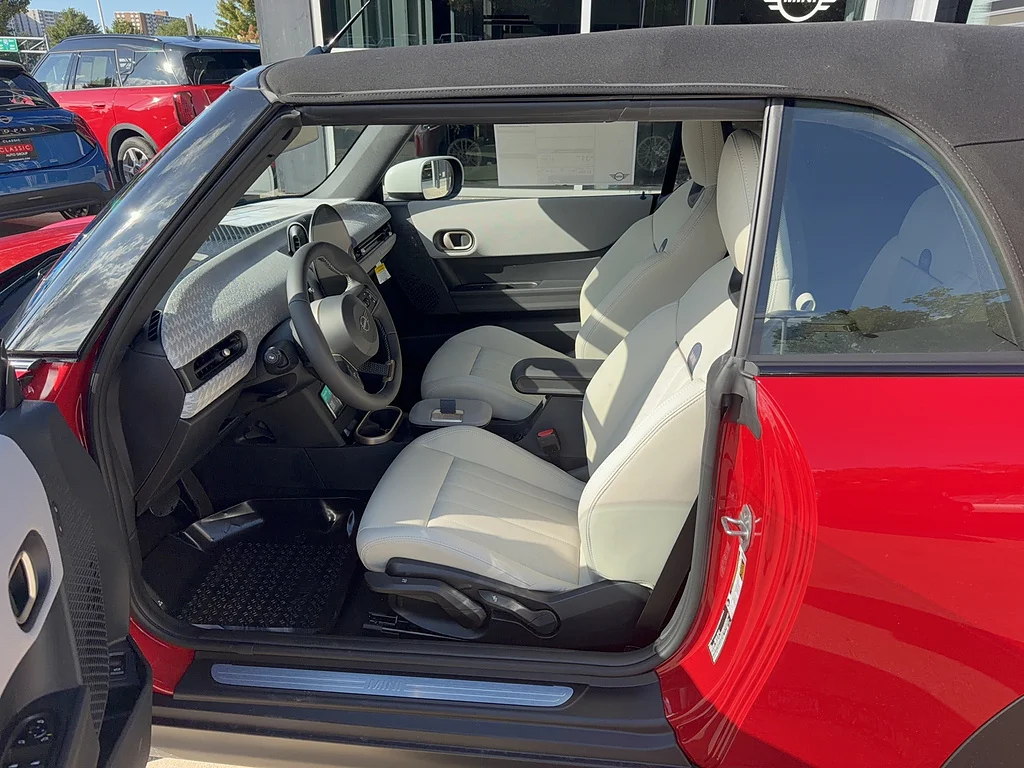 New 2027 Chili Red II MINI Signature Plus image 5