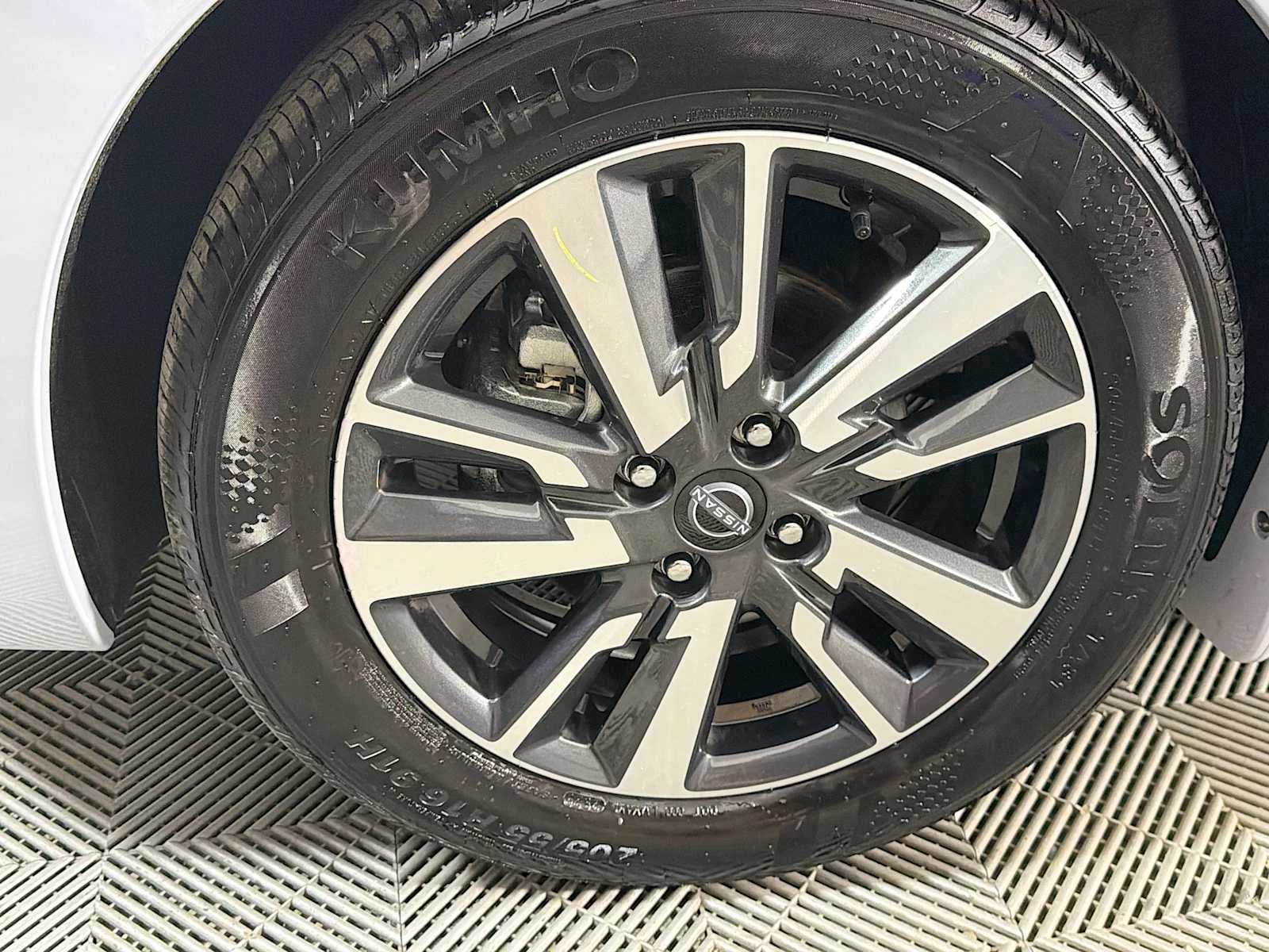 Certified Used 2025 Gray Sky Pearl Nissan SV image 27