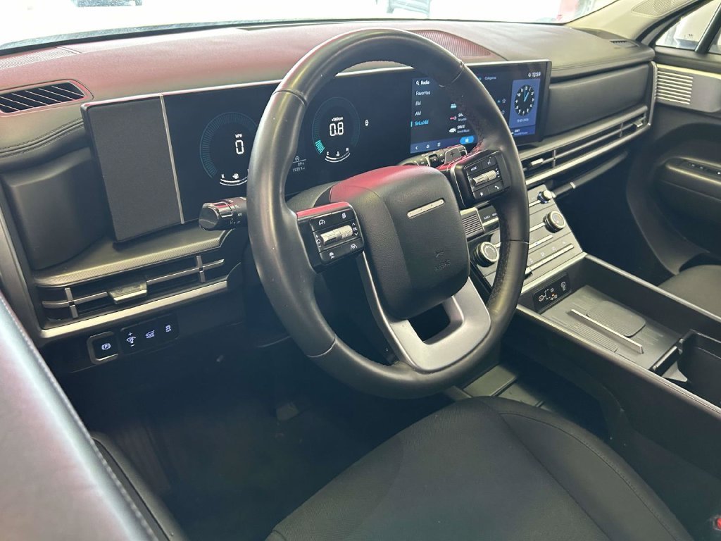 Used 2025 White Hyundai SE image 11
