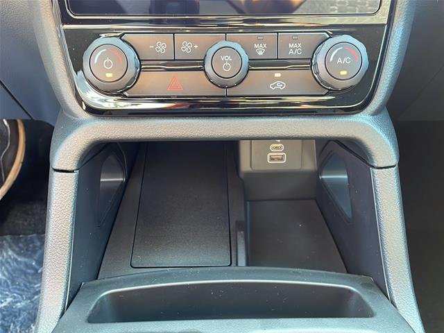 New 2026 Oxford White Ford XLT image 48