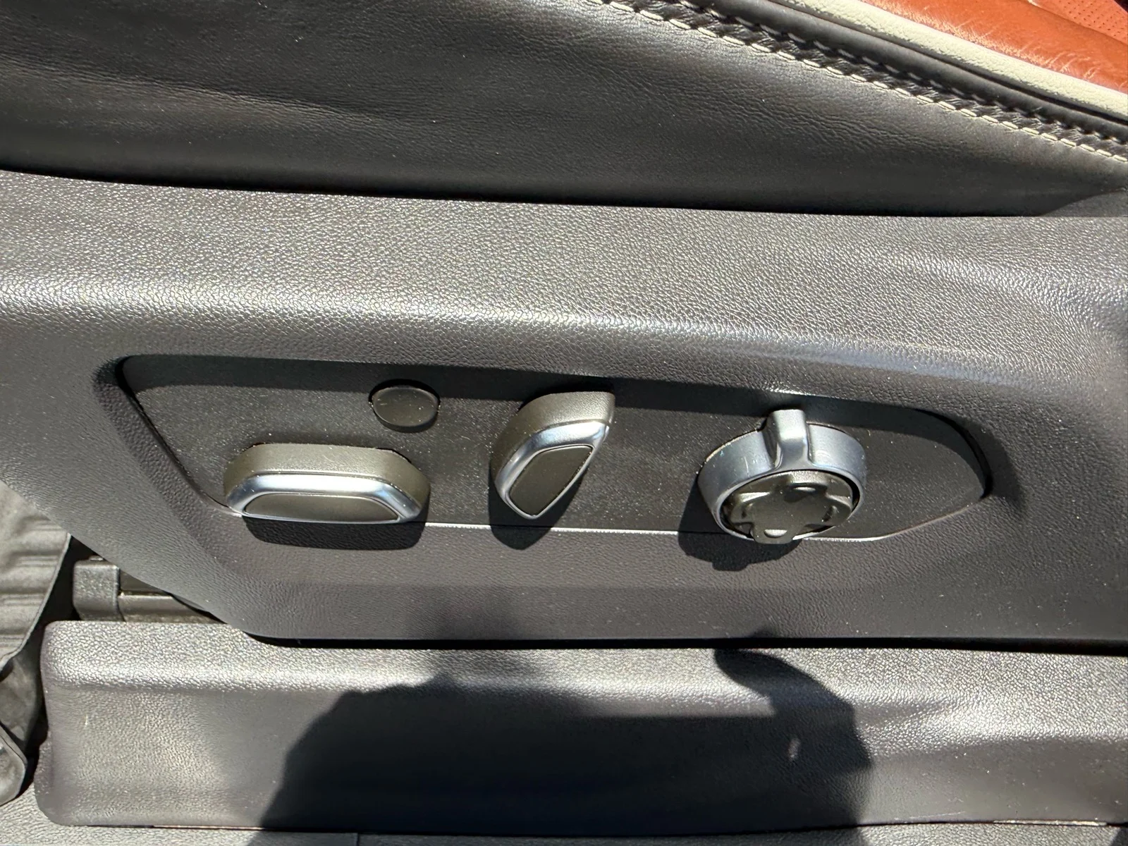 Used 2024 Onyx Black GMC Denali Ultimate image 19