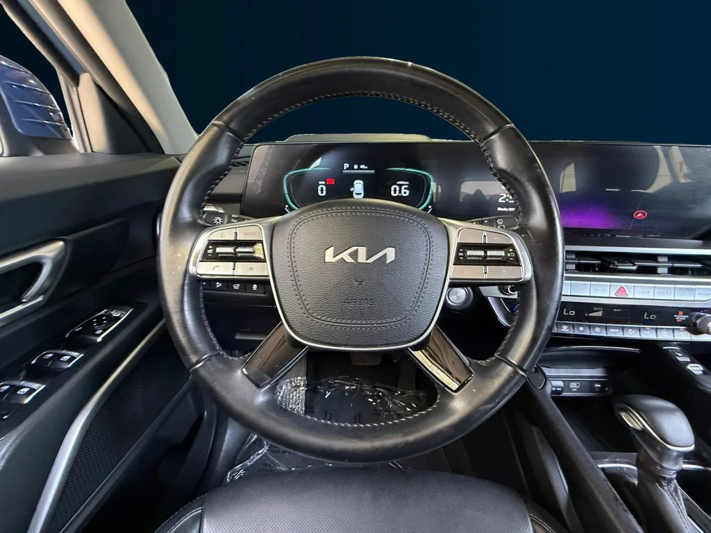 Used 2025 Black Kia S image 13