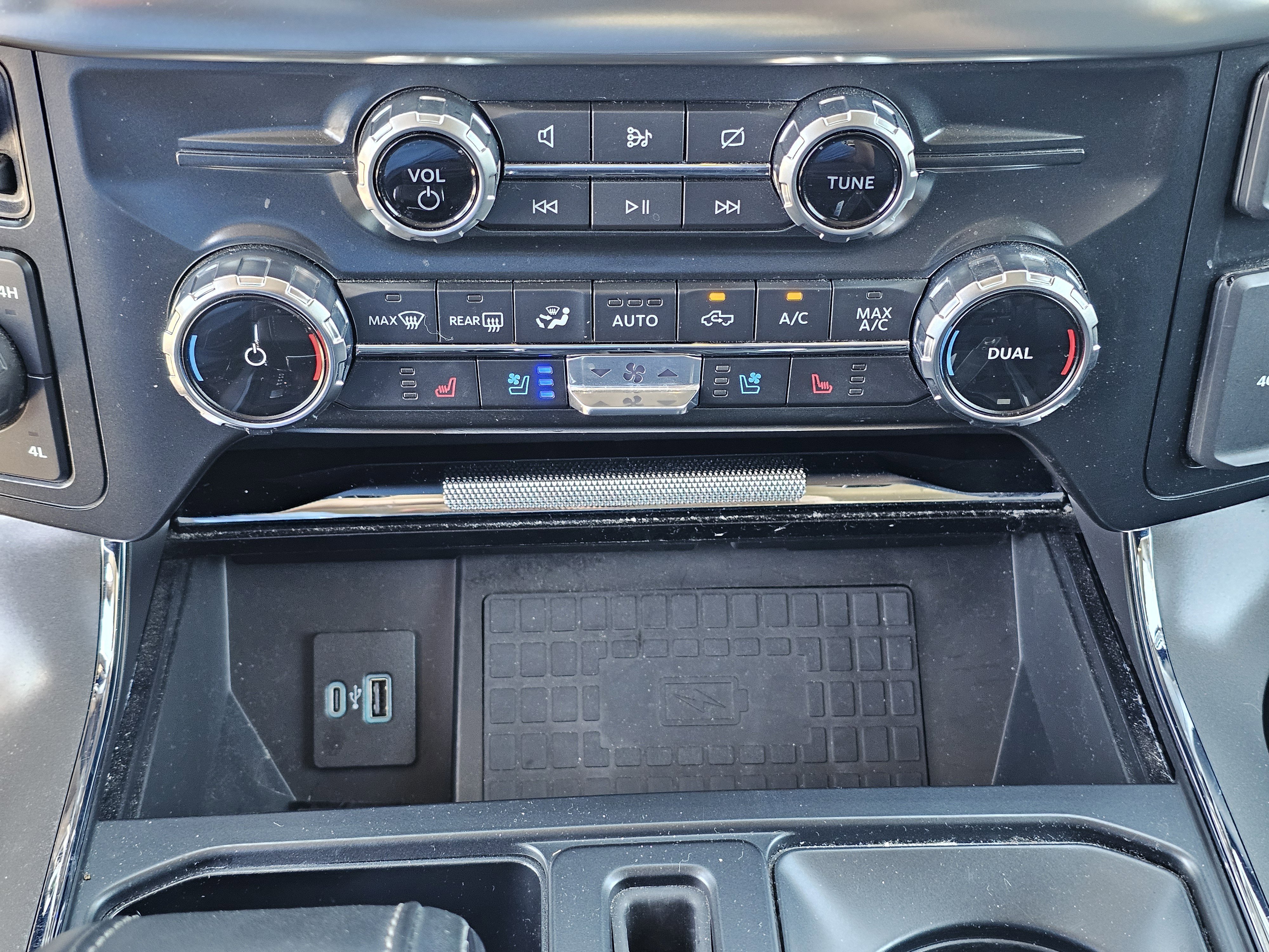 Used 2022 Agate Black Metallic Ford LARIAT image 29