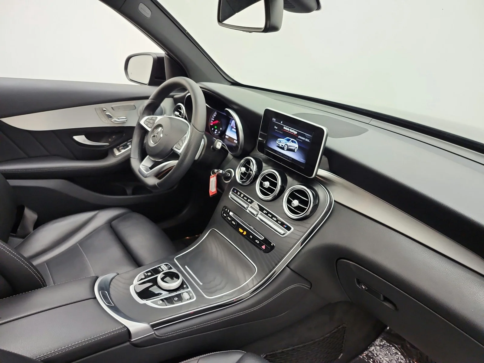 Used 2019 Black Mercedes-Benz GLC 300 SUV image 18
