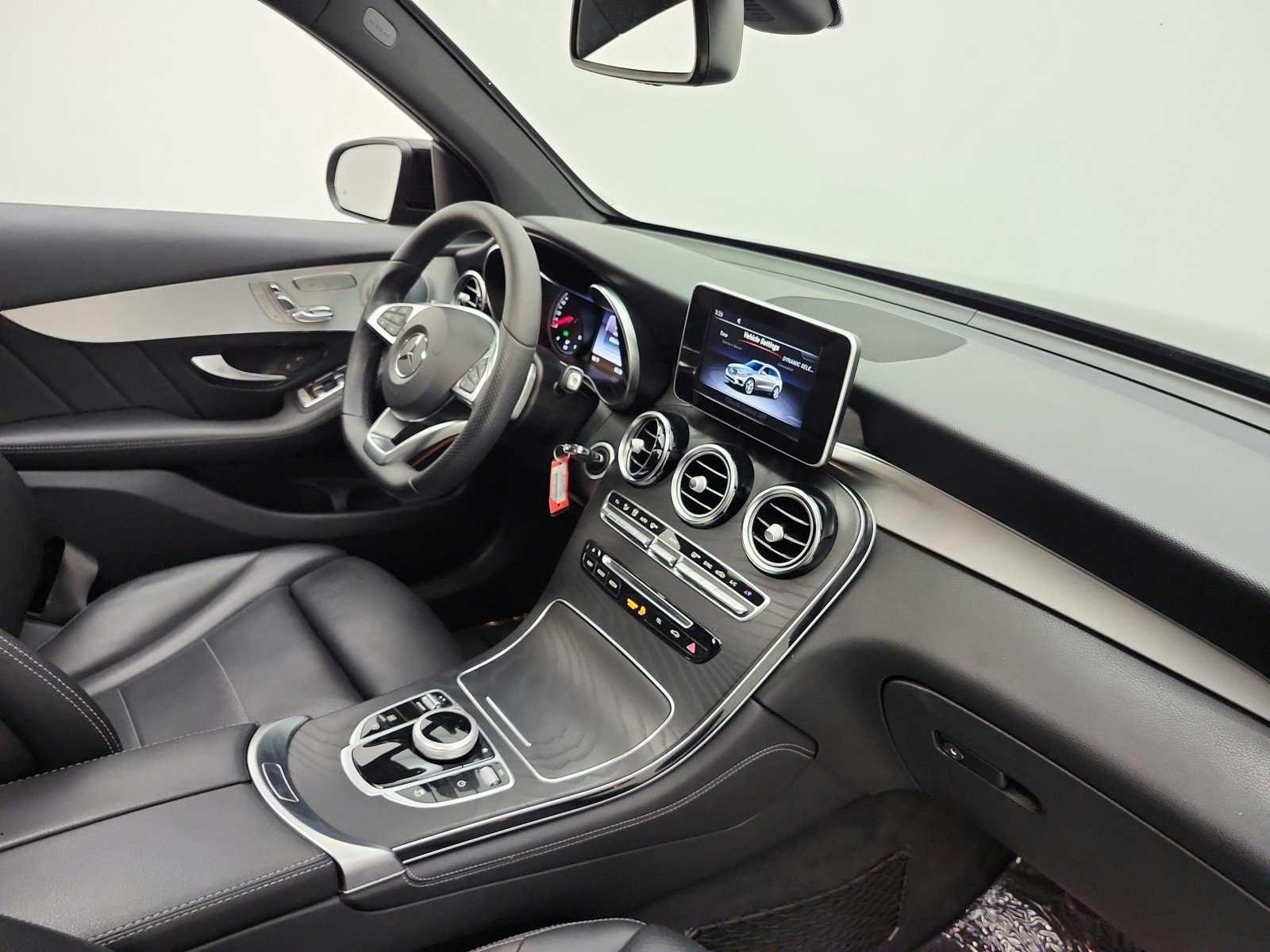 Used 2019 Black Mercedes-Benz GLC 300 SUV image 18