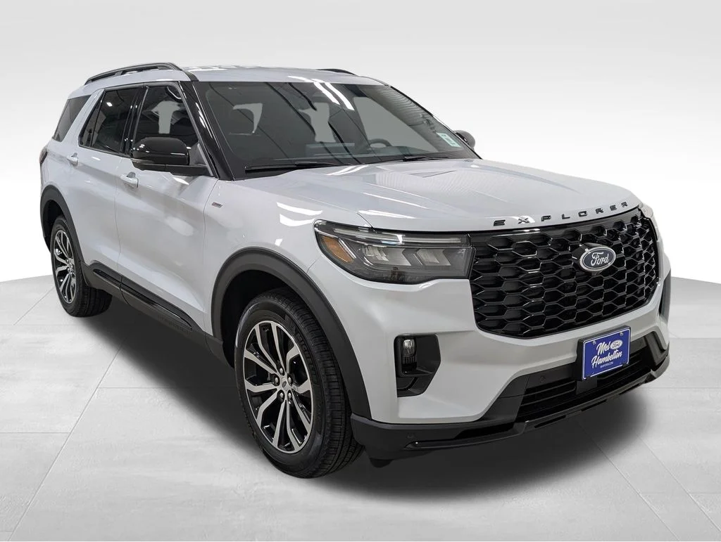 New 2026 Space White Metallic Ford ST-Line image 18