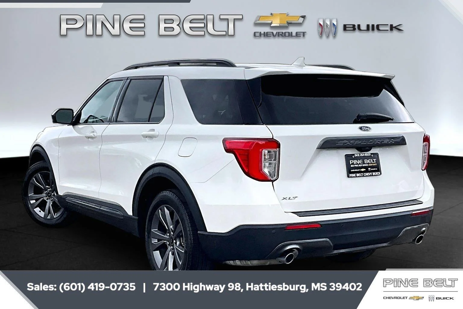 Used 2023 Star White Metallic Tri-Coat Ford XLT image 2