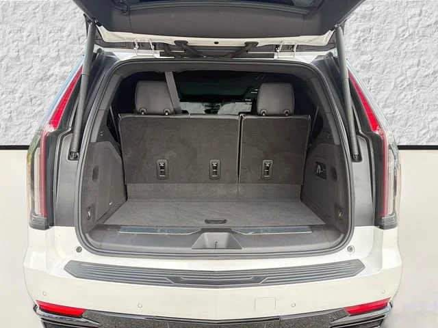 Used 2022 Crystal White Tricoat Cadillac Sport Platinum image 12