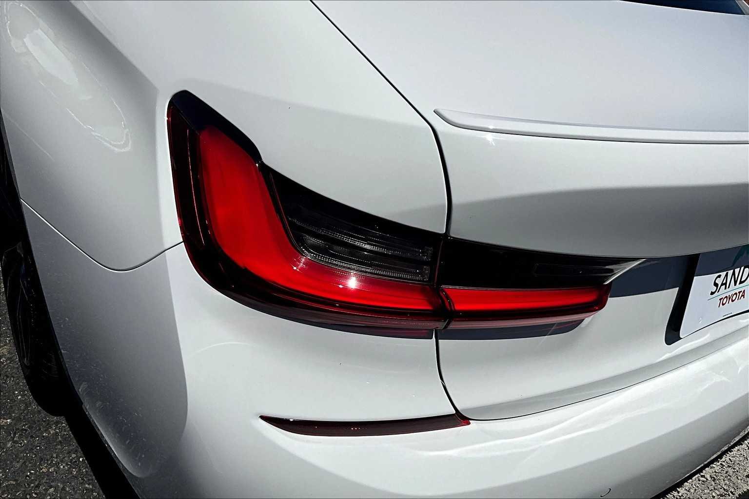 Used 2022 Alpine White BMW 330i image 27