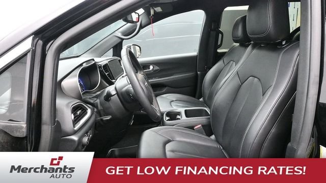 Used 2025 Black Chrysler Select image 8