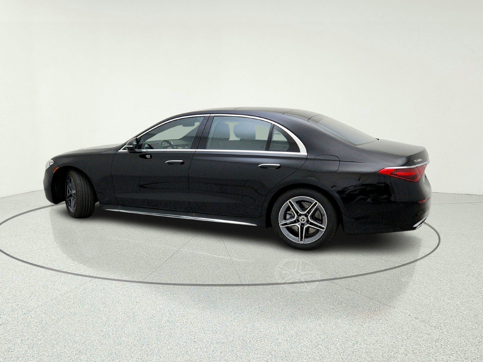 New 2026 Black Mercedes-Benz S 580e 4MATIC® Sedan image 34