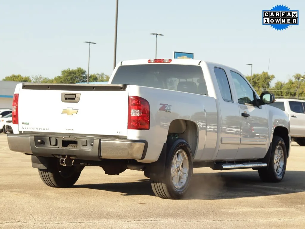 Used 2010 SUMMIT WHITE Chevrolet LT image 7