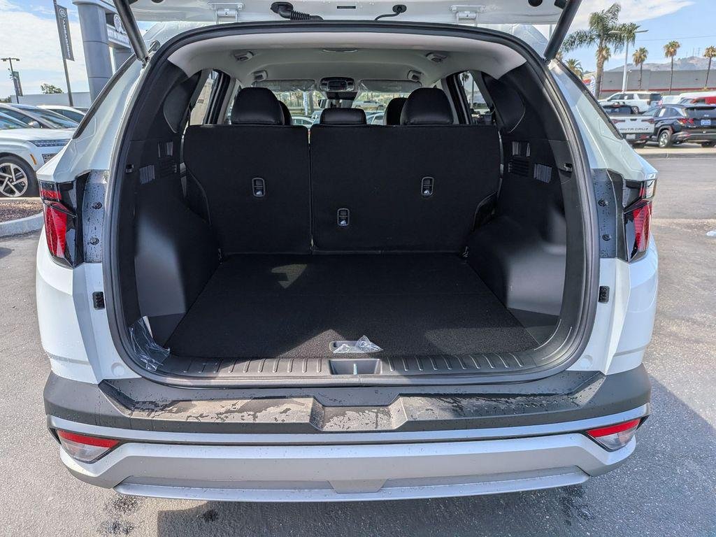 New 2026 White Hyundai SEL Plus FWD image 32