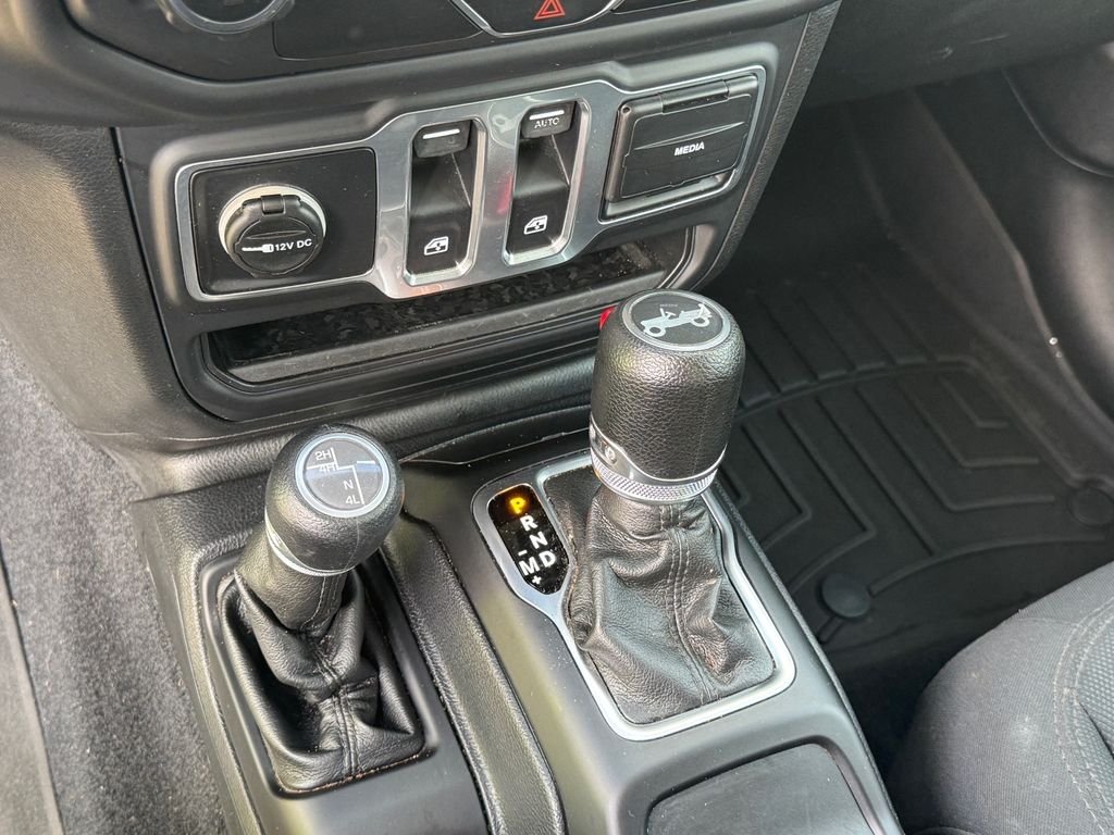 Used 2018 Green Jeep Sport S image 24