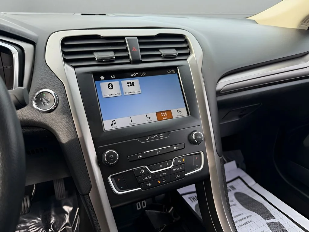 Used 2019 Silver Ford SE image 15