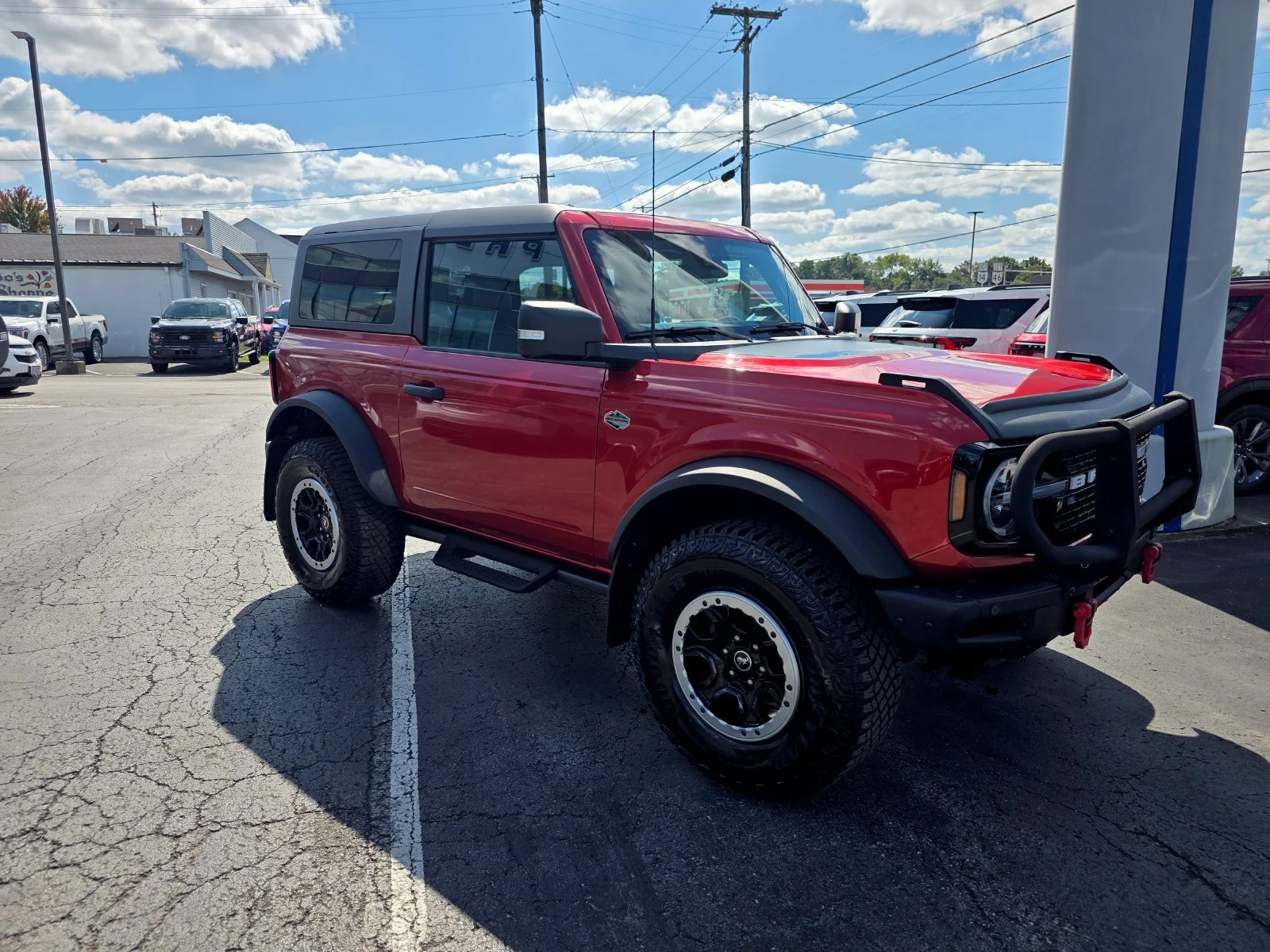 Used 2023 Hot Pepper Red Metallic Tinted Clearcoat Ford Wildtrak image 16