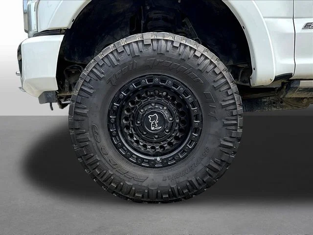 Used 2022 White Ford Platinum image 37
