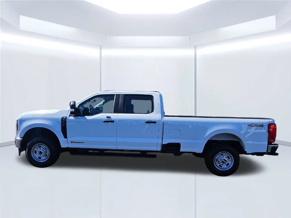 New 2027 Oxford White Ford F-250® XL image 18