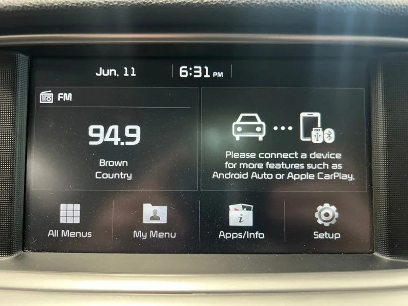 Used 2020 White Kia S image 28