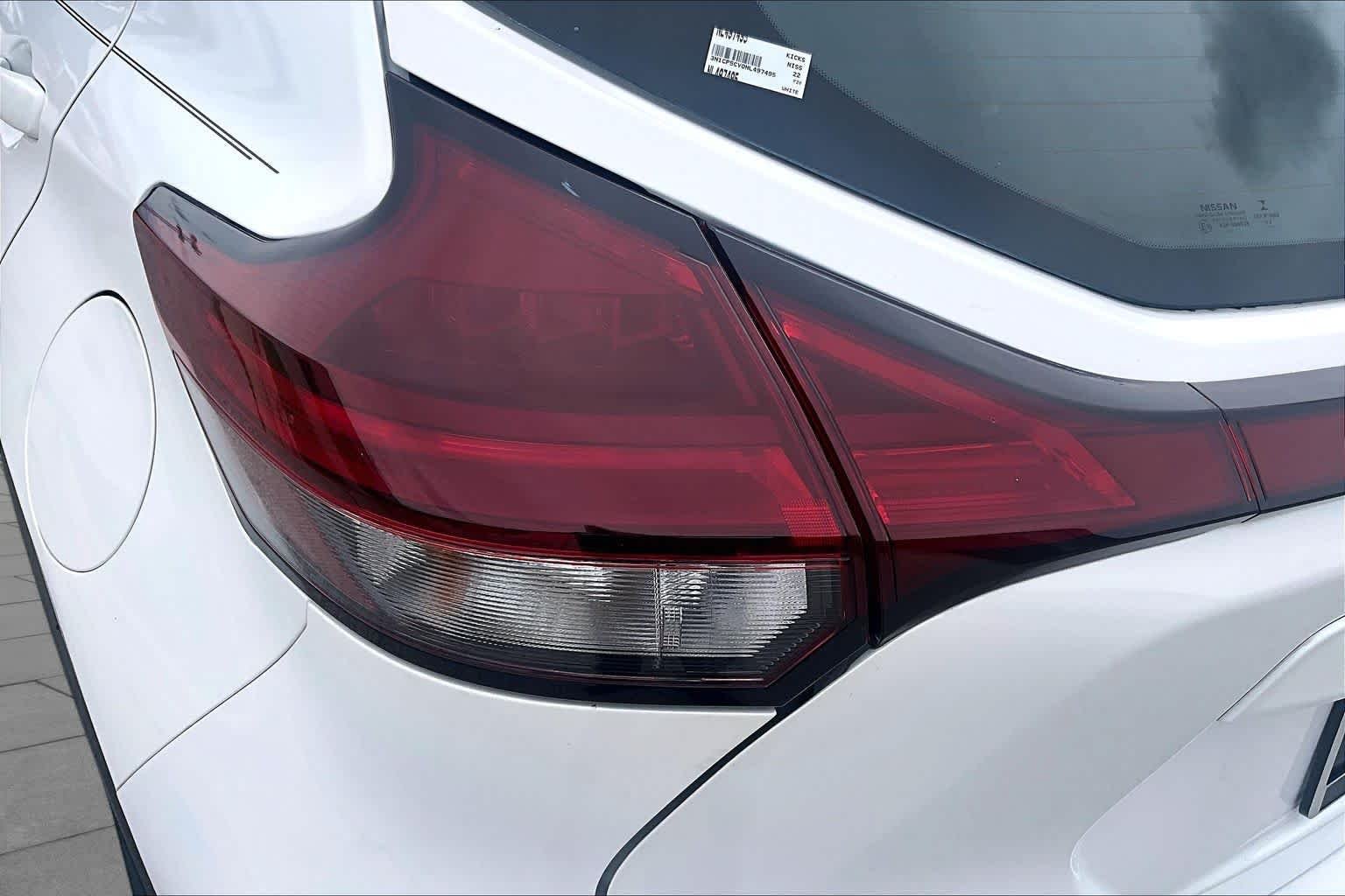 Certified Used 2022 Aspen White Tricoat/Super Black Nissan SV image 28