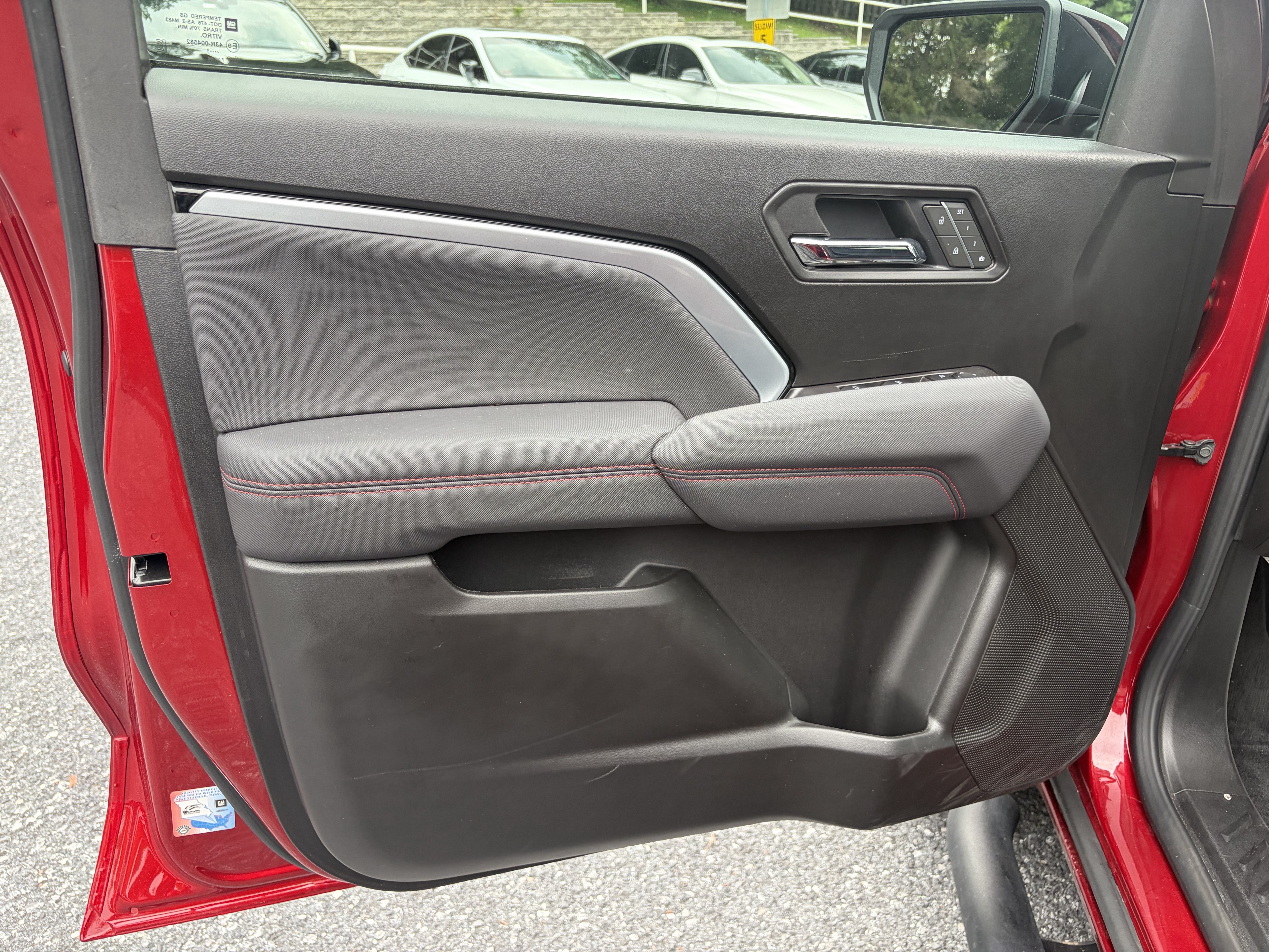 Used 2025 RADIANT RED TINTC Chevrolet Z71 image 10