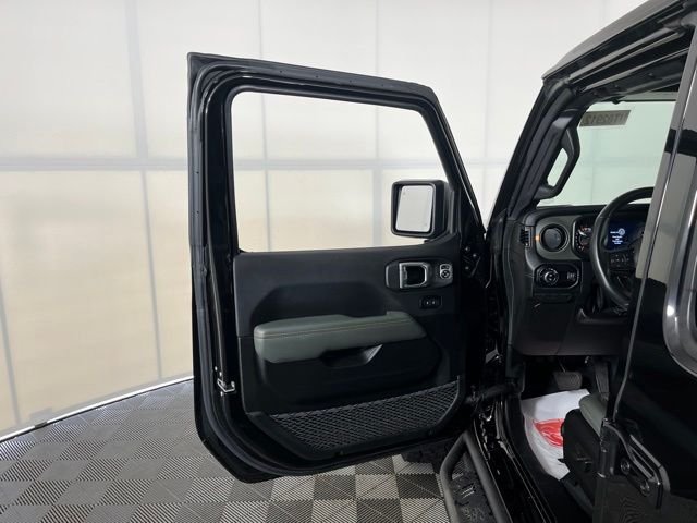 Used 2024 Black Jeep Mojave image 15