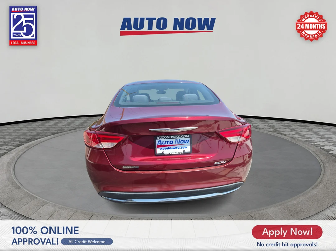 Used 2015 Velvet Red Pearlcoat Chrysler Limited image 8