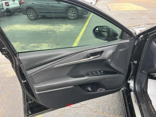 2025 Toyota Camry SE - Photo 18