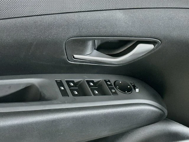 New 2027 Gray Hyundai SE image 11